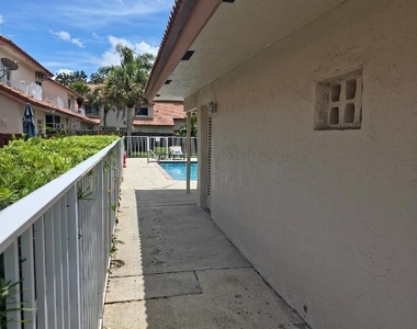 10939 W Broward Boulevard - Photo Thumbnail 5