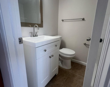 559 Ne 48th Street - Photo Thumbnail 1