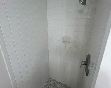 559 Ne 48th Street - Photo Thumbnail 4
