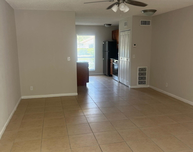 559 Ne 48th Street - Photo Thumbnail 3