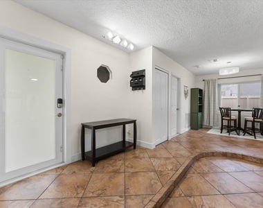 6515 Sw 8th Place - Photo Thumbnail 5