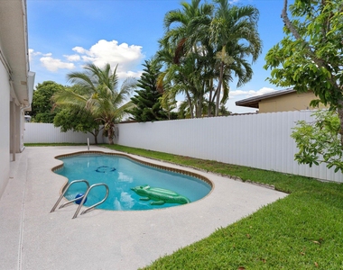 6515 Sw 8th Place - Photo Thumbnail 32