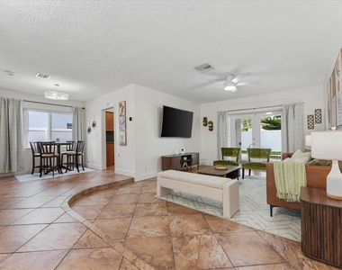 6515 Sw 8th Place - Photo Thumbnail 6