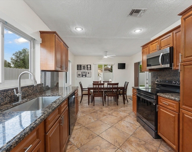 6515 Sw 8th Place - Photo Thumbnail 12