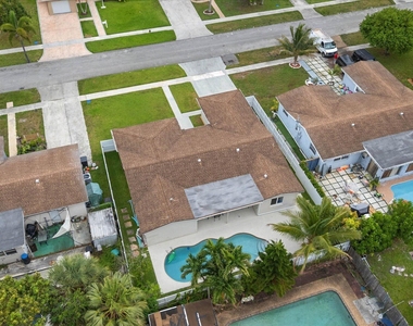 6515 Sw 8th Place - Photo Thumbnail 44