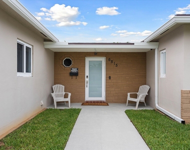 6515 Sw 8th Place - Photo Thumbnail 2