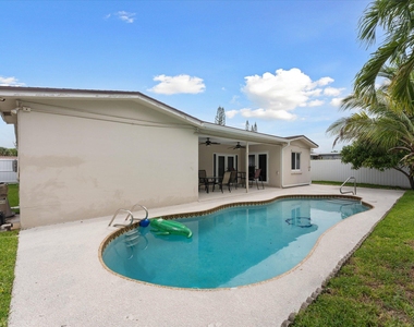 6515 Sw 8th Place - Photo Thumbnail 30