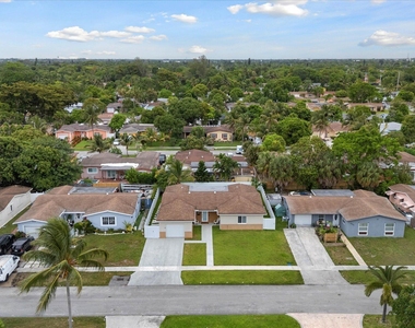 6515 Sw 8th Place - Photo Thumbnail 34