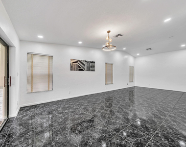 303 Nw 105th Terrace - Photo Thumbnail 11