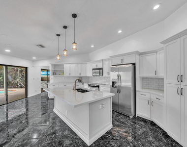 303 Nw 105th Terrace - Photo Thumbnail 14