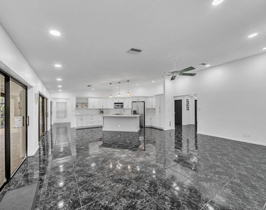 303 Nw 105th Terrace - Photo Thumbnail 13