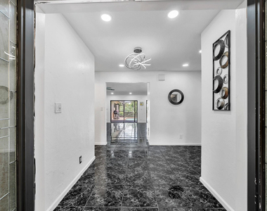 303 Nw 105th Terrace - Photo Thumbnail 9