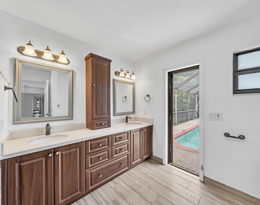 303 Nw 105th Terrace - Photo Thumbnail 24