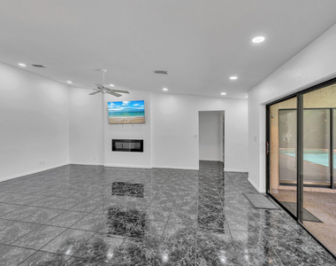 303 Nw 105th Terrace - Photo Thumbnail 17