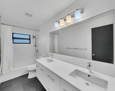 303 Nw 105th Terrace - Photo Thumbnail 40
