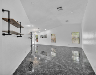 303 Nw 105th Terrace - Photo Thumbnail 5