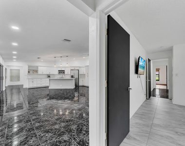 303 Nw 105th Terrace - Photo Thumbnail 36
