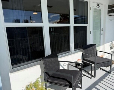 1110 N Riverside Drive - Photo Thumbnail 1