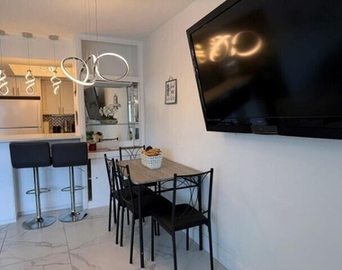 1110 N Riverside Drive - Photo Thumbnail 7