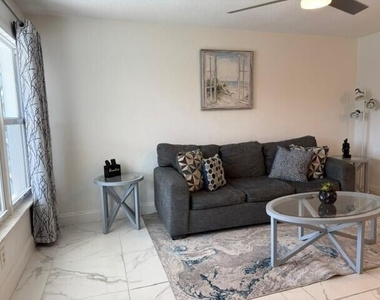 1110 N Riverside Drive - Photo Thumbnail 6