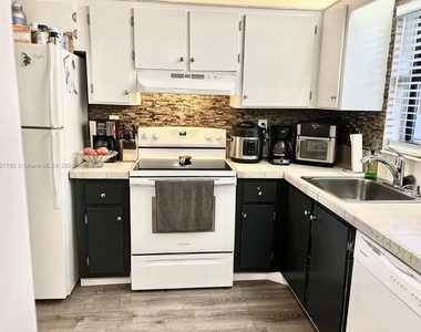 9235 Sw 8th Street - Photo Thumbnail 3