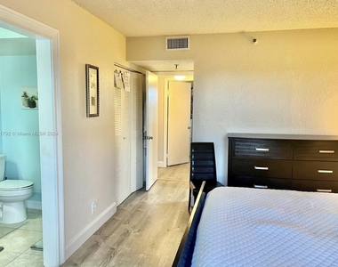 9235 Sw 8th Street - Photo Thumbnail 6