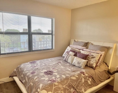 9235 Sw 8th Street - Photo Thumbnail 10
