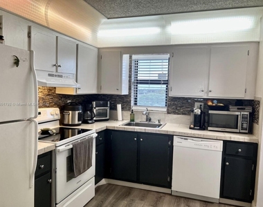 9235 Sw 8th Street - Photo Thumbnail 4