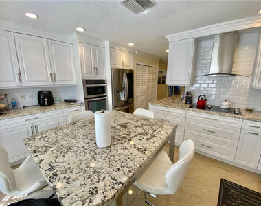 4230 N Ocean Drive - Photo Thumbnail 6
