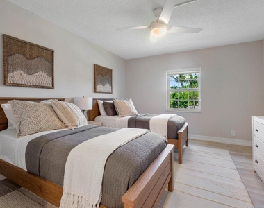 950 De Soto Road - Photo Thumbnail 29