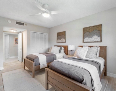 950 De Soto Road - Photo Thumbnail 28