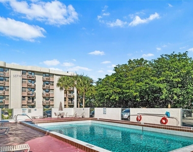 2701 Riverside Drive - Photo Thumbnail 9