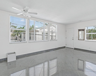 3709 S Olive Avenue - Photo Thumbnail 10