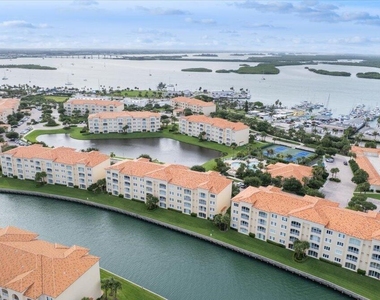 5 E Harbour Isle Dr Drive E - Photo Thumbnail 2