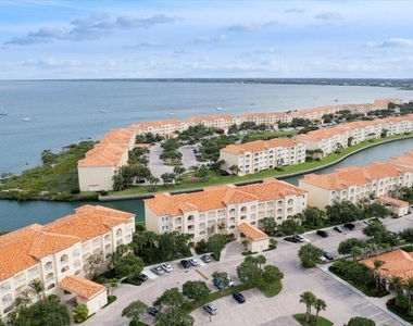 5 E Harbour Isle Dr Drive E - Photo Thumbnail 3