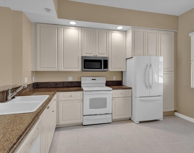 5 E Harbour Isle Dr Drive E - Photo Thumbnail 11