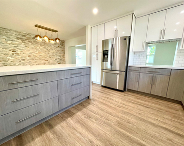 2090 Nw 84th Terrace - Photo Thumbnail 7