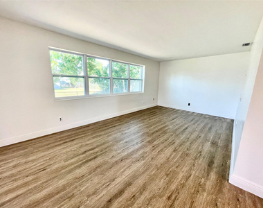 2090 Nw 84th Terrace - Photo Thumbnail 10