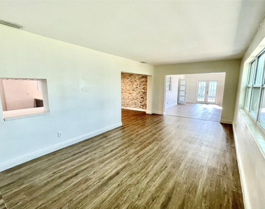 2090 Nw 84th Terrace - Photo Thumbnail 11