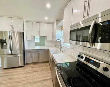 2090 Nw 84th Terrace - Photo Thumbnail 5