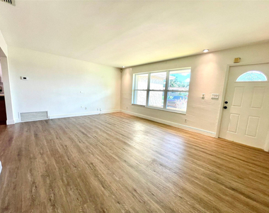 2090 Nw 84th Terrace - Photo Thumbnail 25