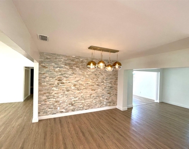 2090 Nw 84th Terrace - Photo Thumbnail 8