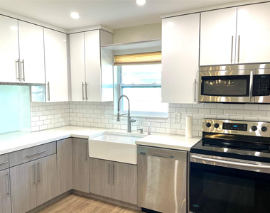 2090 Nw 84th Terrace - Photo Thumbnail 3