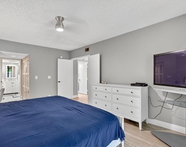 7773 La Mirada Drive - Photo Thumbnail 19