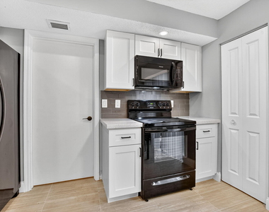 7773 La Mirada Drive - Photo Thumbnail 12