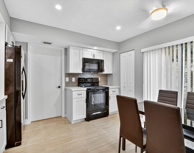 7773 La Mirada Drive - Photo Thumbnail 11