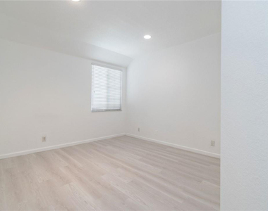 2692 Center Ct Drive - Photo Thumbnail 21