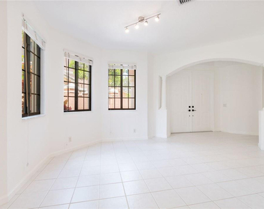 2692 Center Ct Drive - Photo Thumbnail 2