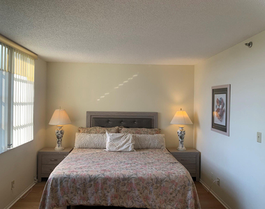 3499 Oaks Way - Photo Thumbnail 7