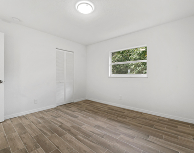 1301 Emerald Terrace - Photo Thumbnail 9